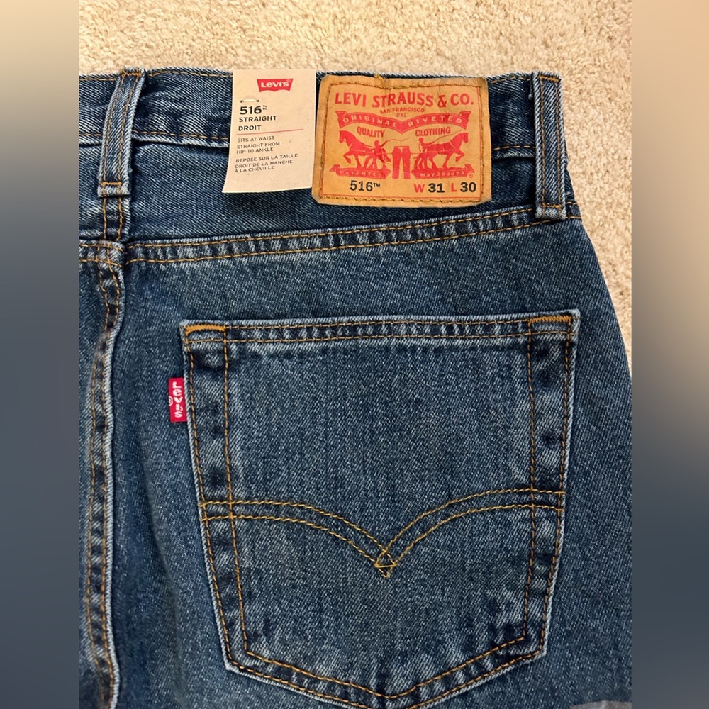 Mens jeans NWT Levi 516 31x30
